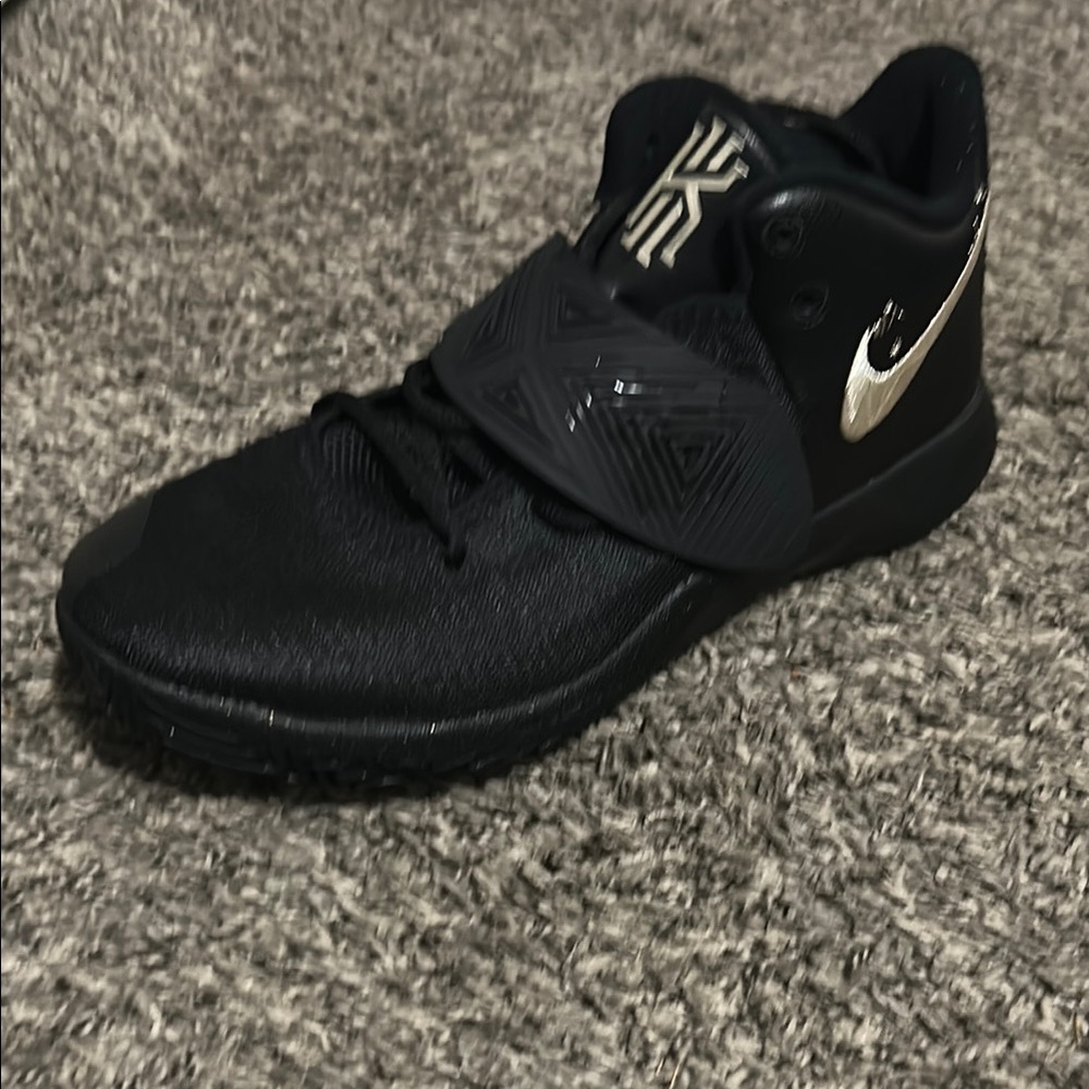 Nike Kids Black and Silver Sneakers - Picture 2 of 4
